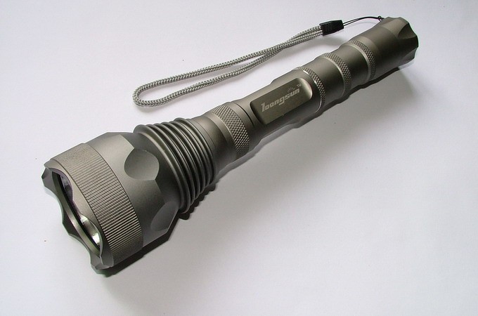 LED手電筒對光學(xué)玻璃鏡片的需求系統分析