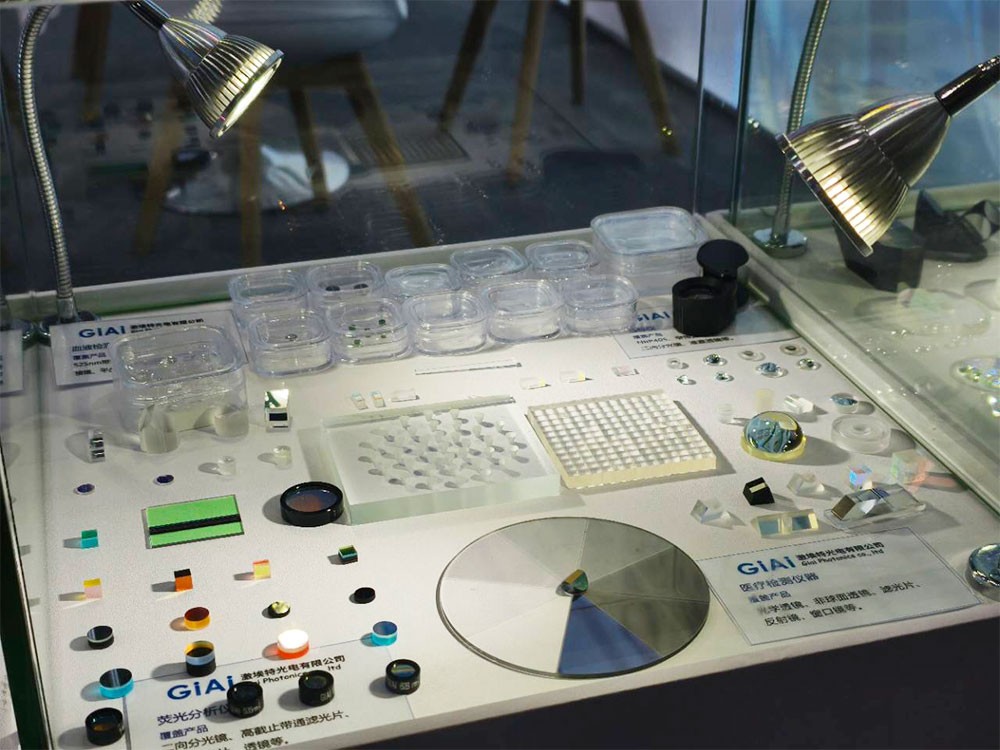 濾光片 醫(yī)療檢測及熒光分析光學(xué)鏡片展示